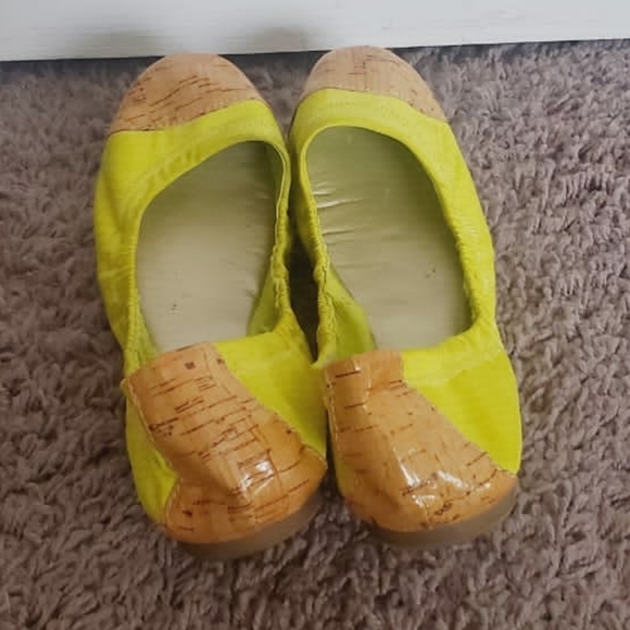 BCBGeneration Womens Elley Cork Ballet Flat Shoes Yellow Cap Toe Slip Ons 9.5B🌴 - Picture 3 of 10